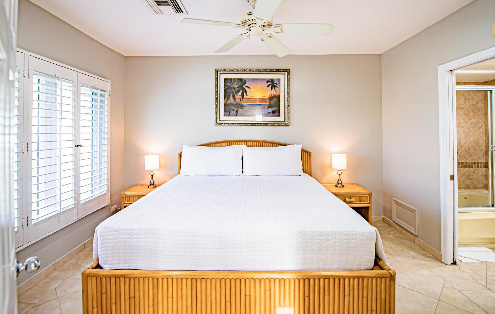 Seven Mile Beach Resort George Town Exteriör bild