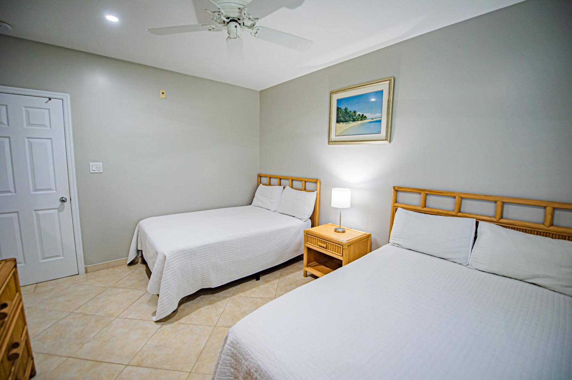 Seven Mile Beach Resort George Town Exteriör bild