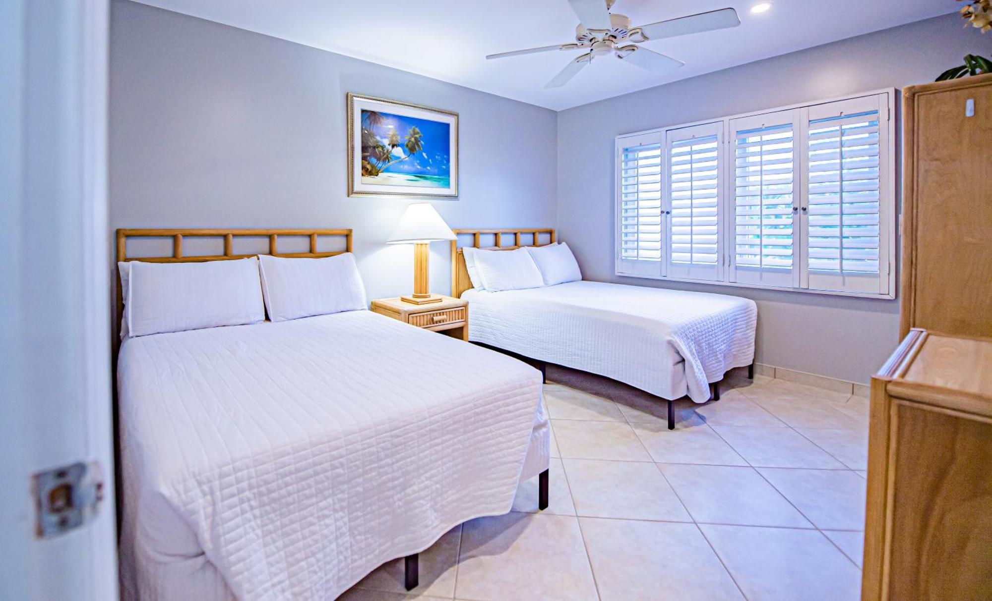 Seven Mile Beach Resort George Town Exteriör bild