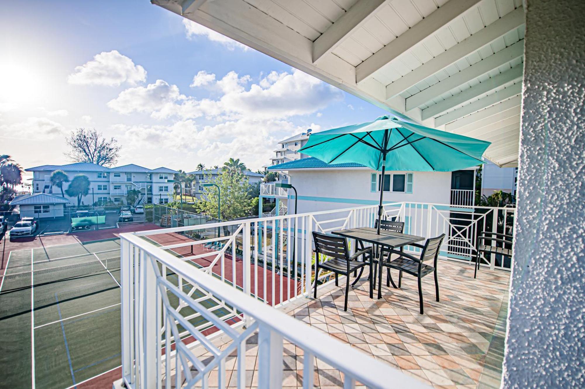 Seven Mile Beach Resort George Town Exteriör bild