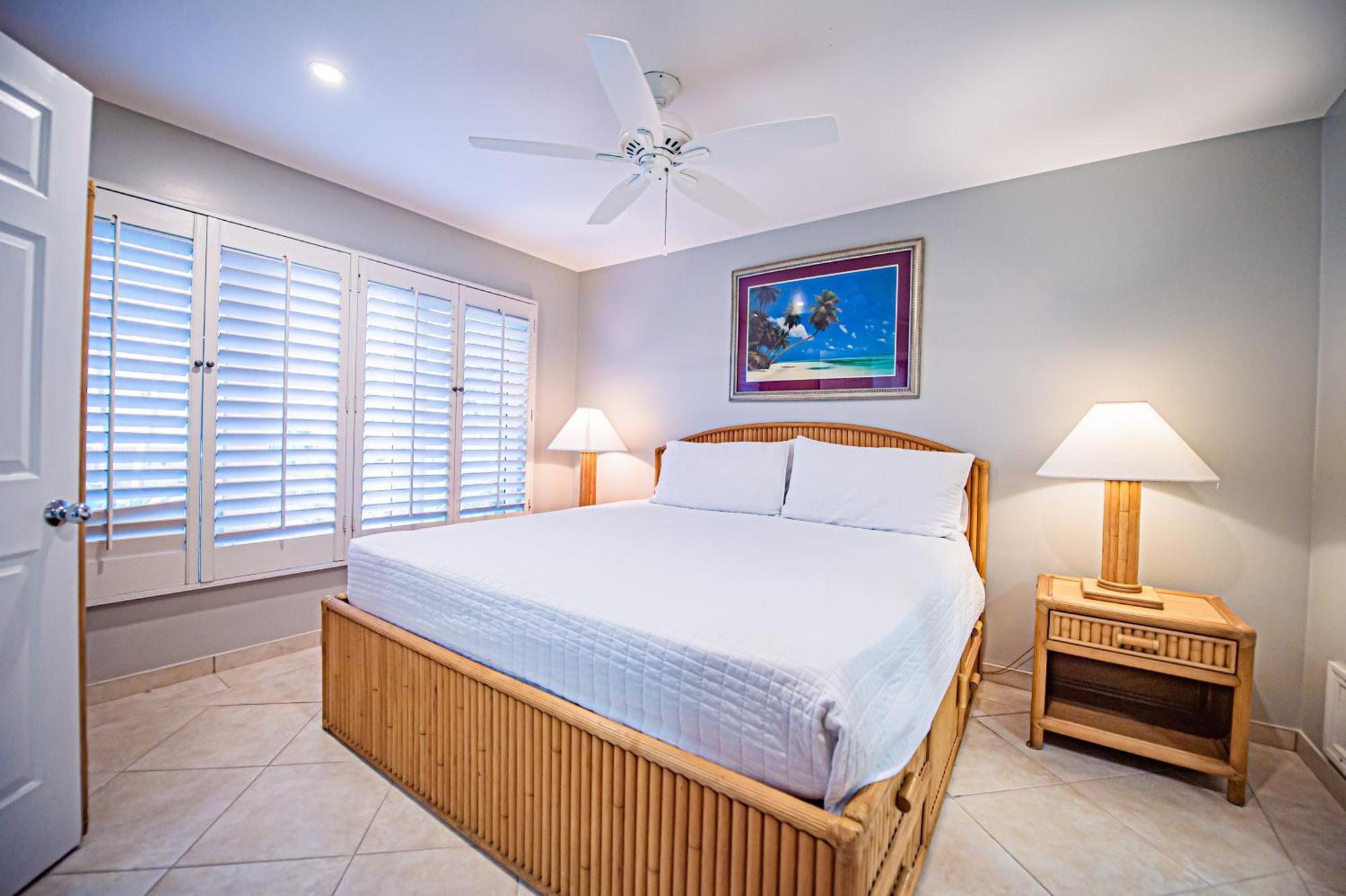 Seven Mile Beach Resort George Town Exteriör bild