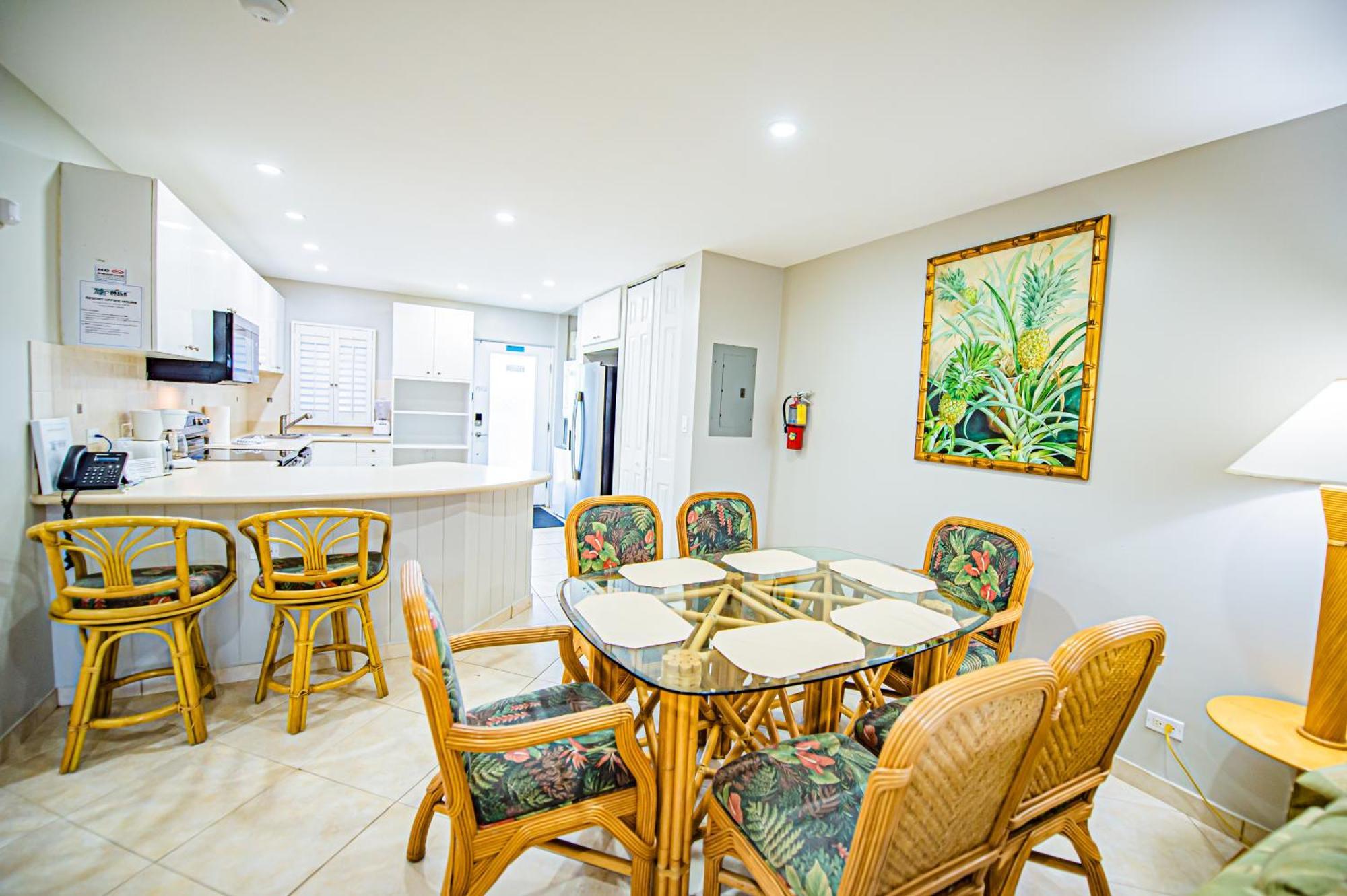 Seven Mile Beach Resort George Town Exteriör bild