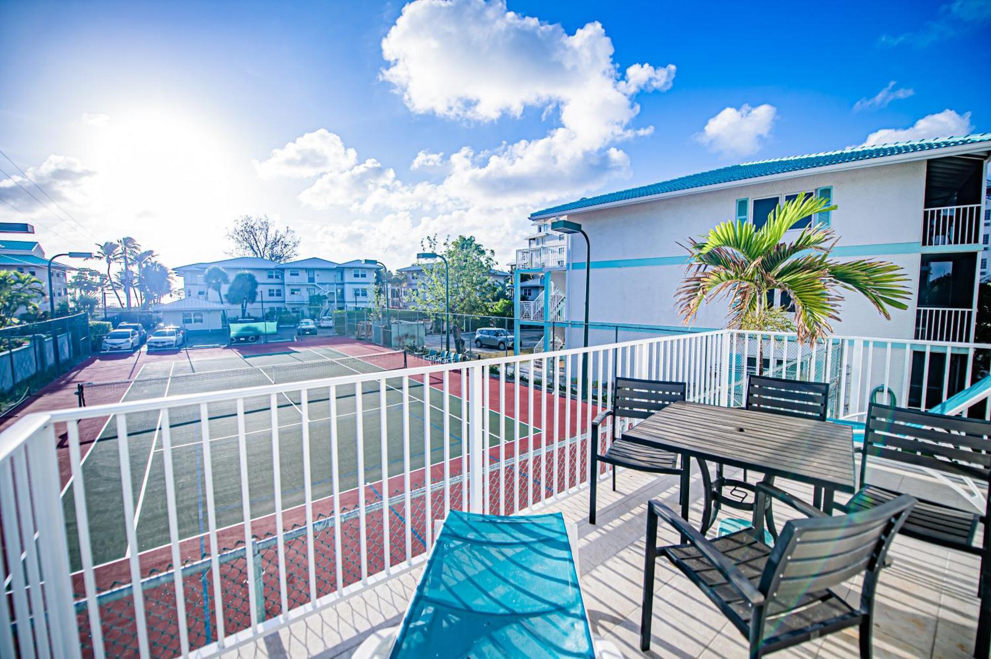 Seven Mile Beach Resort George Town Exteriör bild