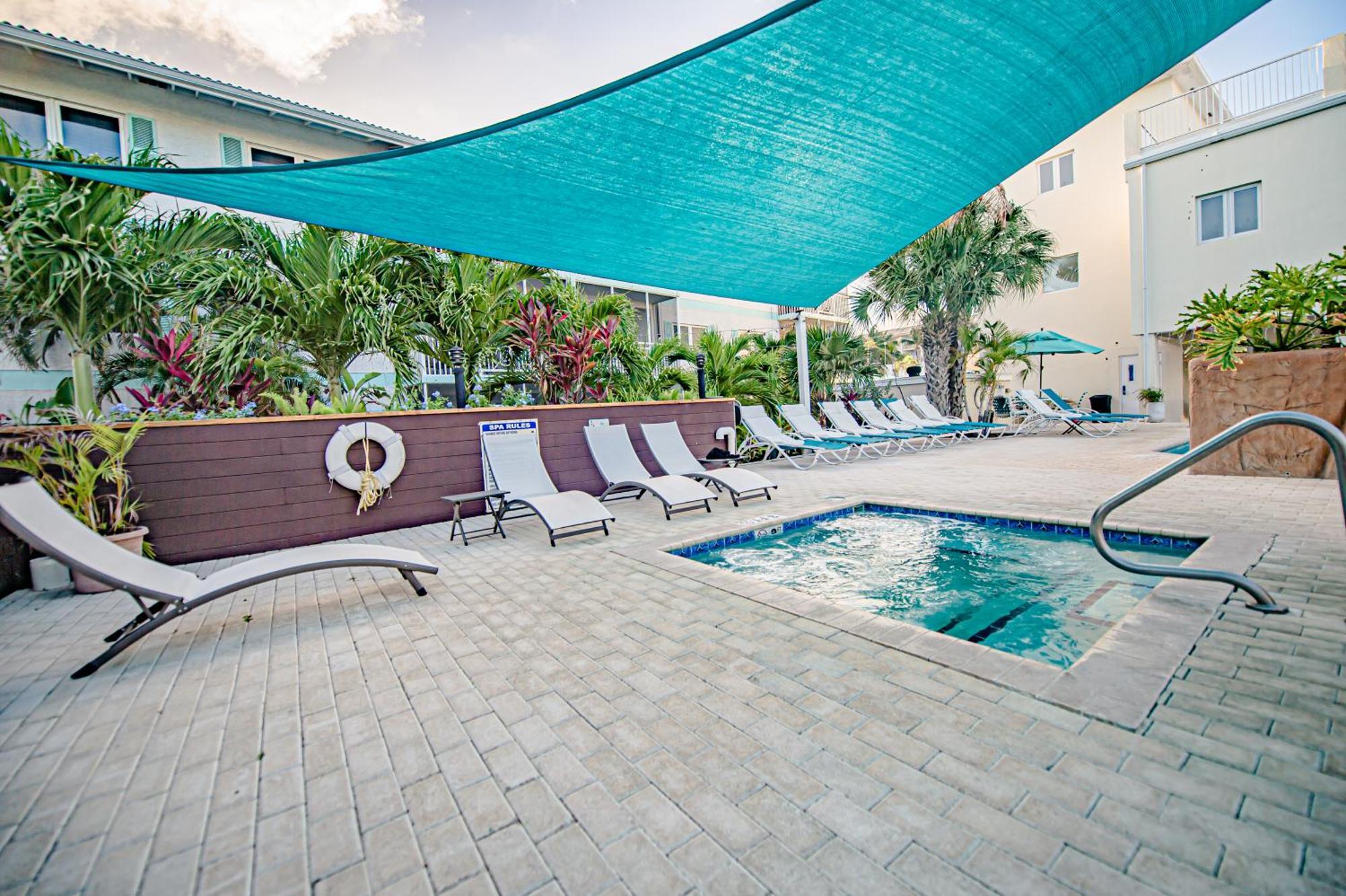 Seven Mile Beach Resort George Town Exteriör bild
