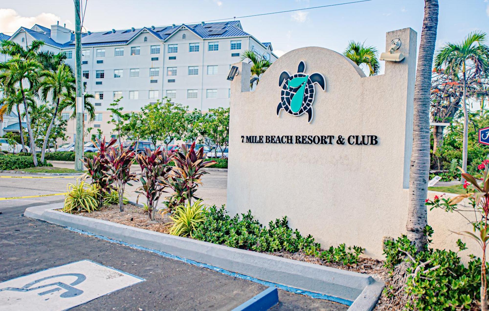 Seven Mile Beach Resort George Town Exteriör bild