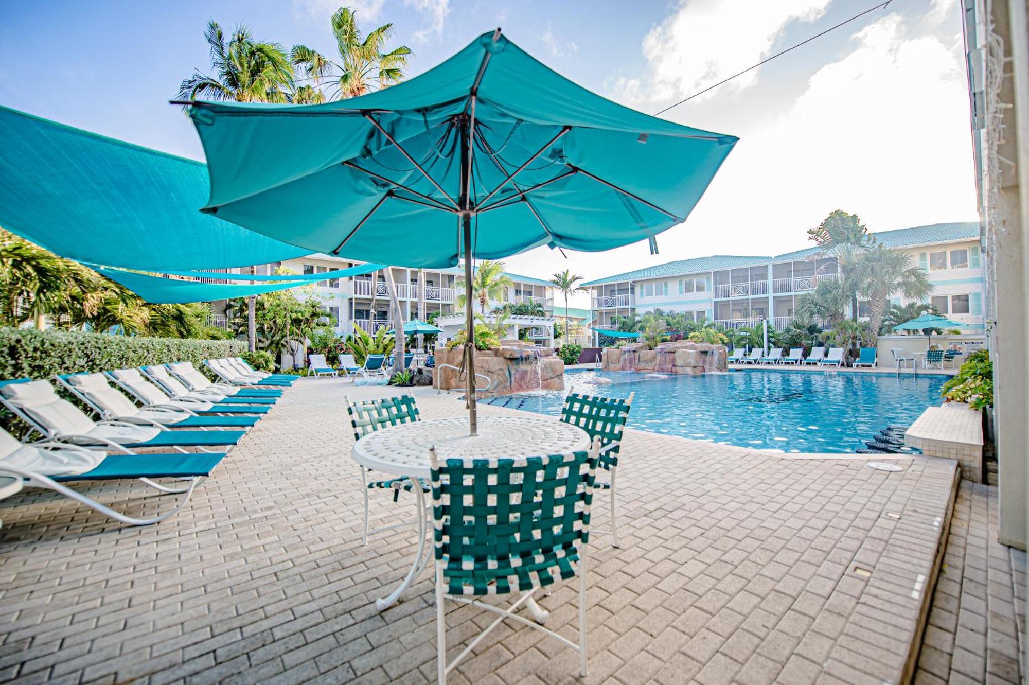 Seven Mile Beach Resort George Town Exteriör bild