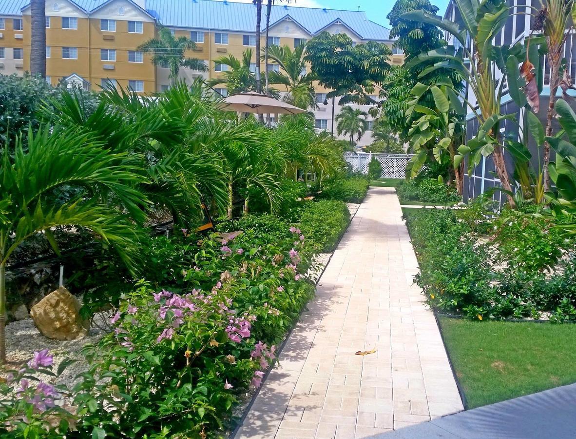 Seven Mile Beach Resort George Town Exteriör bild