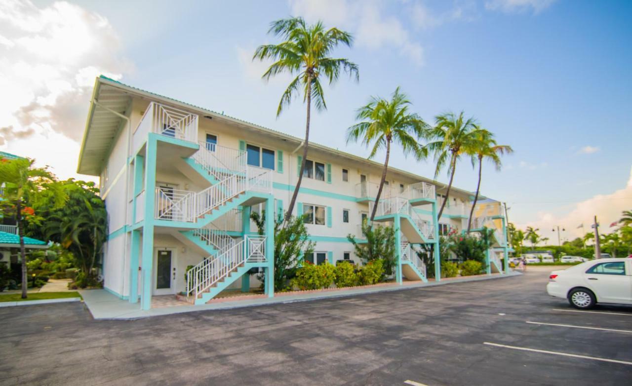 Seven Mile Beach Resort George Town Exteriör bild